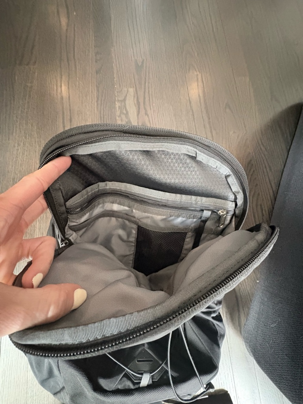 The North Face Black Borealis Men’s Backpack with Front Bungee - Picture 3 of 5